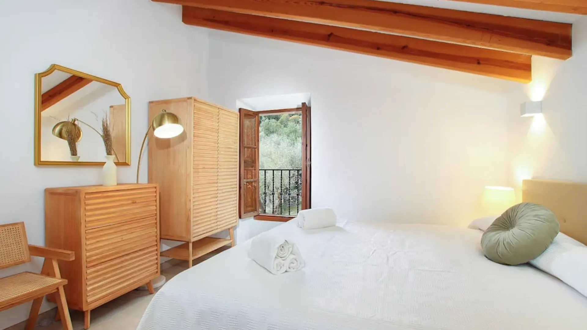 Rustic House Recently Renovated Villa With Views To The Pollensa Mountains By Renthousing Pollença 0*,