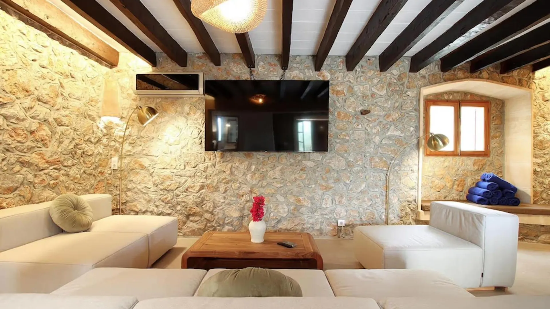 Rustic House Recently Renovated Villa With Views To The Pollensa Mountains By Renthousing Pollença